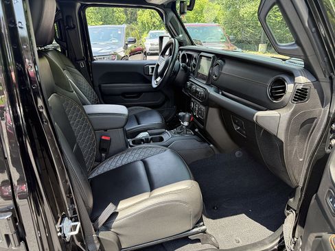 Used 2021 Jeep Wrangler Unlimited Sahara AWD/4WD image 16