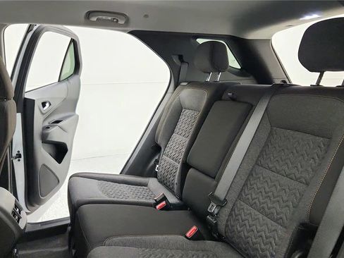 Used 2024 Chevrolet Equinox LT image 30