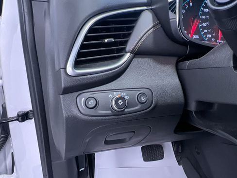 Used 2020 Chevrolet Trax Premier FWD image 16