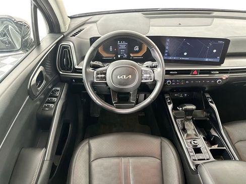 Used 2024 Kia Sorento S image 10