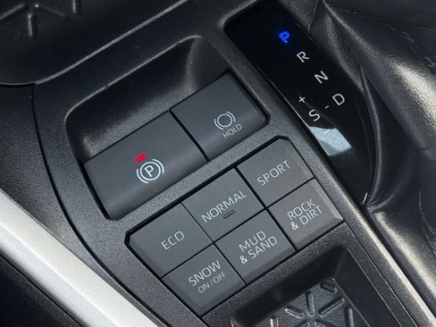 Used 2025 Toyota RAV4 XLE AWD/4WD image 26