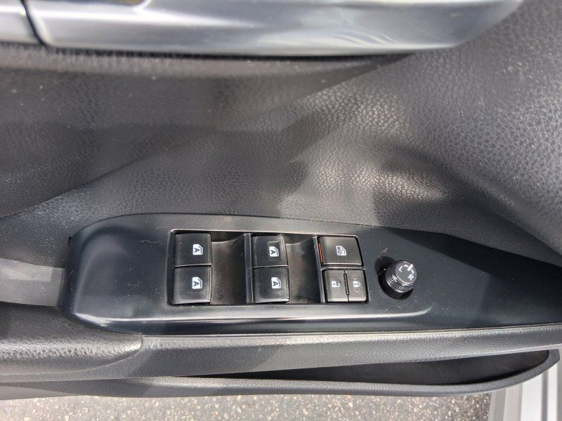 Used 2020 Toyota Camry SE FWD image 15