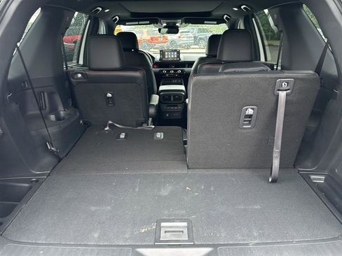 Used 2025 Honda Pilot TrailSport image 10
