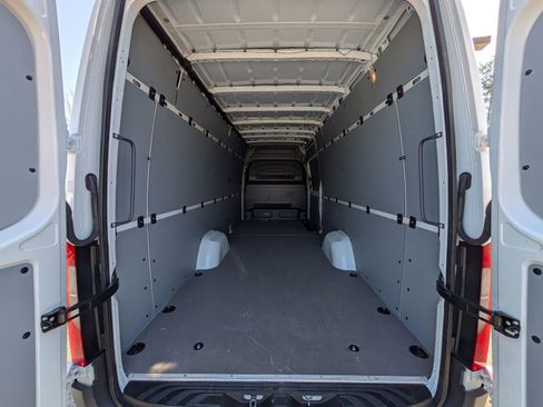 Used 2024 Mercedes-Benz Sprinter 2500 image 14