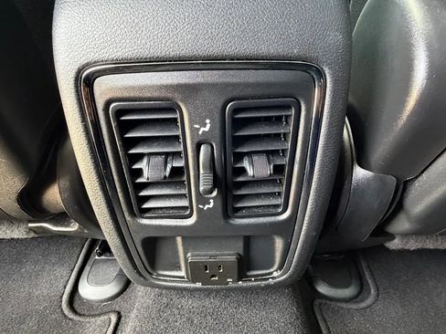 Used 2020 Jeep Grand Cherokee Altitude AWD/4WD image 31