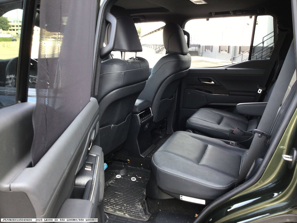 Used 2025 Lexus GX 550 w/ Accessory Package (2T) AWD/4WD image 9