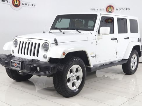 Used 2015 Jeep Wrangler Unlimited Sahara w/ Connectivity Group AWD/4WD image 5