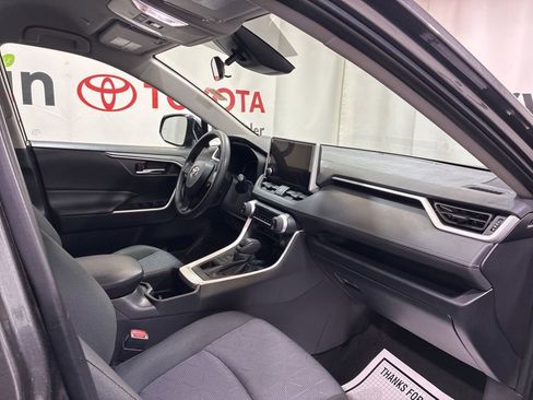 Used 2025 Toyota RAV4 XLE AWD/4WD image 13