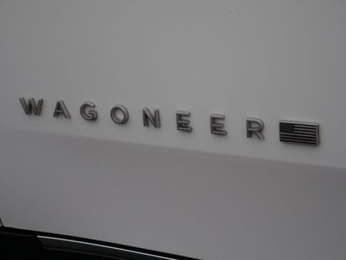 Used 2024 Jeep Wagoneer 4WD image 18