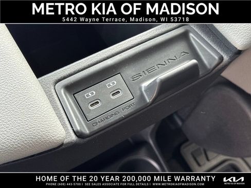 Used 2025 Toyota Sienna XLE AWD/4WD image 38
