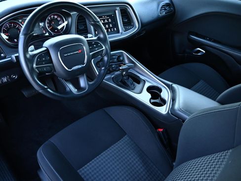 Used 2019 Dodge Challenger R/T w/ Driver Convenience Group image 9