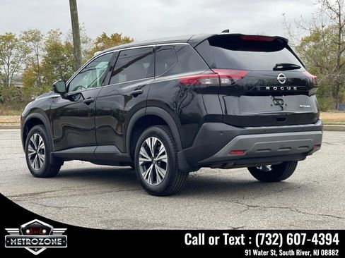 Used 2021 Nissan Rogue SV image 6