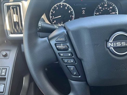Used 2025 Nissan Frontier SV image 22