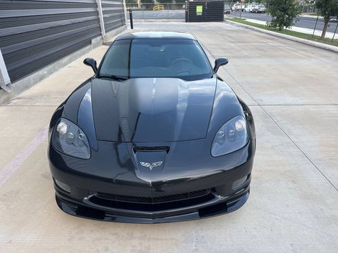 Used 2012 Chevrolet Corvette Z06 w/ 3LZ Preferred Equipment Group RWD image 9
