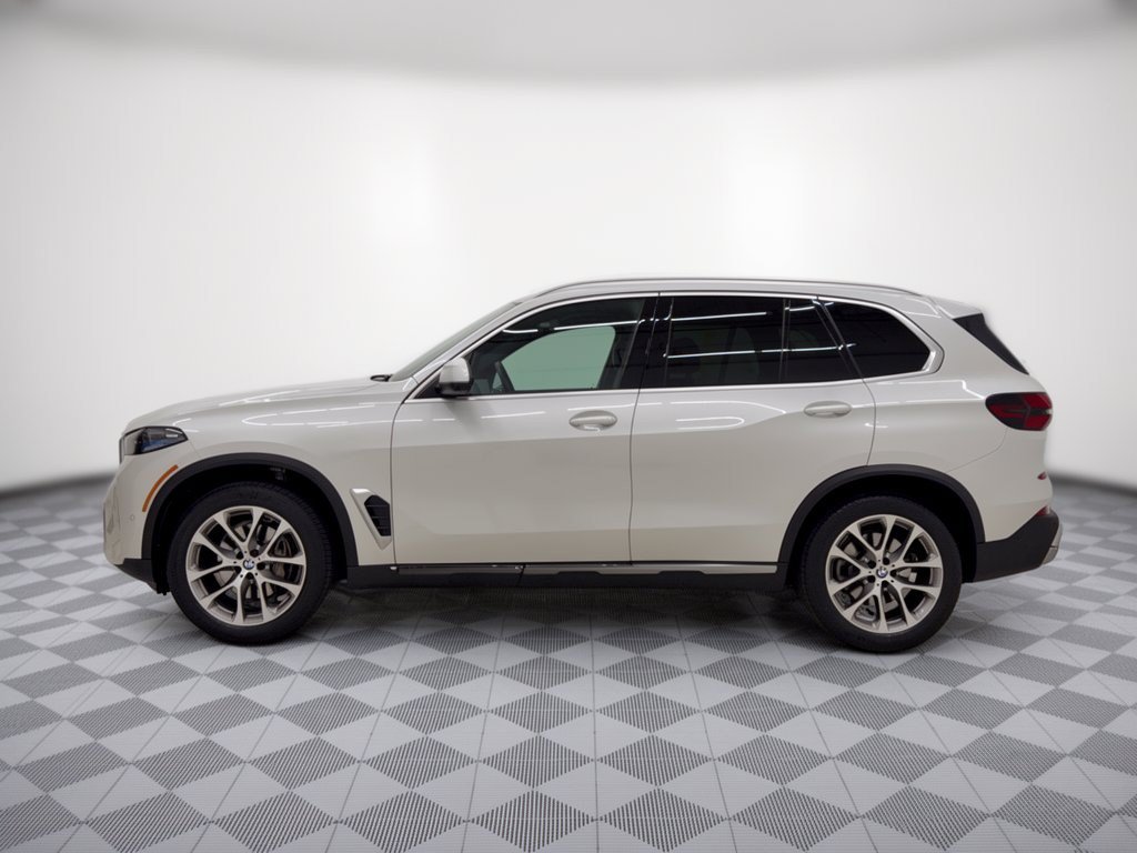 Used 2024 BMW X5 xDrive40i w/ Premium Package AWD/4WD image 2