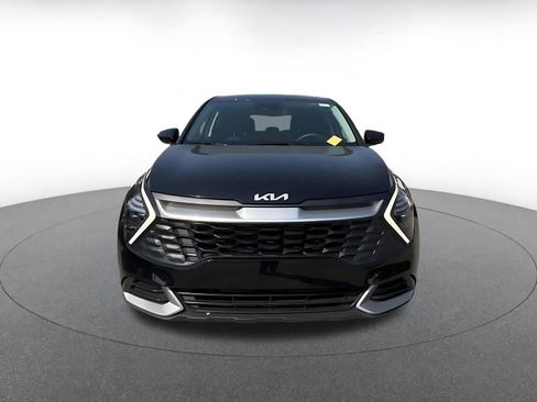 Used 2025 Kia Sportage LX image 4