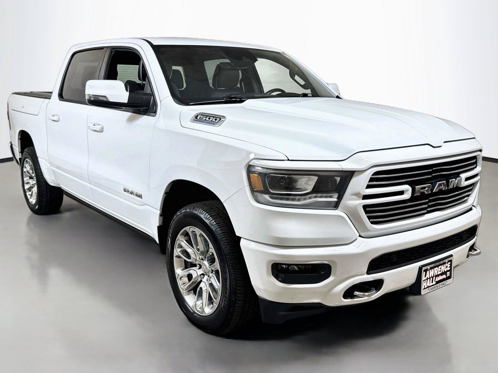 Used 2024 RAM 1500 Laramie AWD/4WD image 3