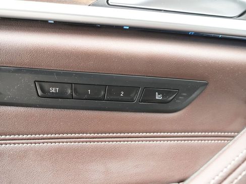 Used 2021 BMW 530e xDrive w/ Executive Package image 27