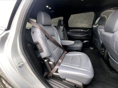 Used 2022 Buick Enclave Premium image 24