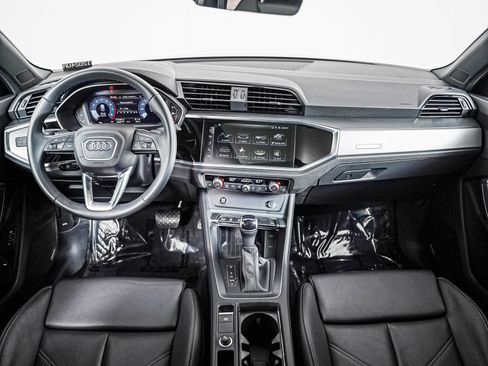 Certified 2025 Audi Q3 2.0T Premium w/ Convenience Package AWD/4WD image 9