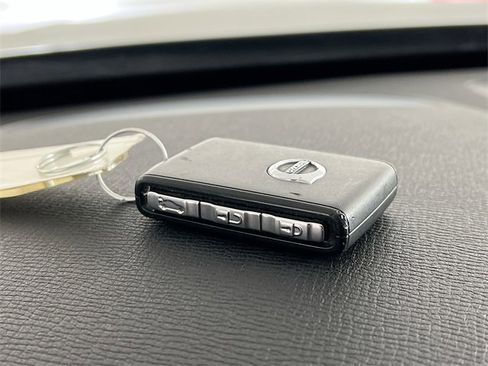 Used 2020 Volvo XC90 T6 Momentum w/ Protection Package Premier image 32