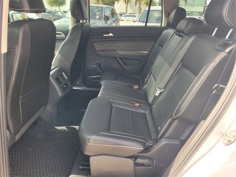 Used 2023 Volkswagen Atlas SE w/ Panoramic Sunroof Package image 5