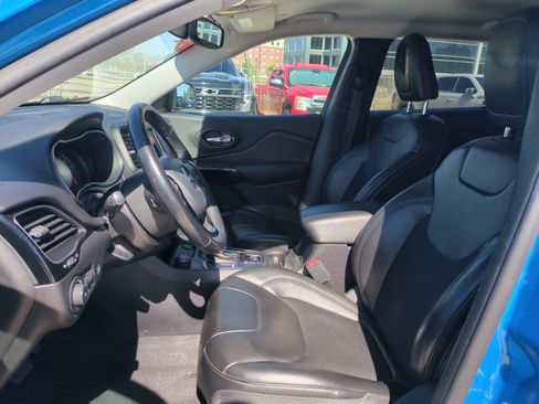 Used 2020 Jeep Cherokee Latitude Plus AWD/4WD image 23
