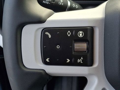 Used 2025 Land Rover Defender 110 S image 22