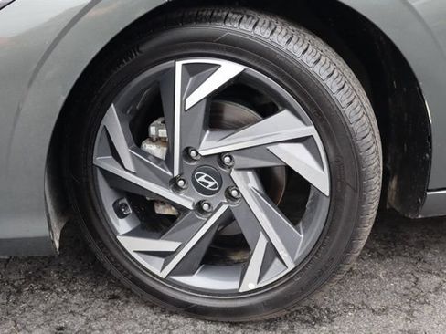 Used 2024 Hyundai Elantra Limited FWD image 4