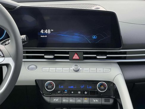 New 2024 Hyundai Elantra Limited image 19