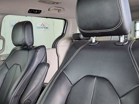 Used 2023 Chrysler Pacifica Touring-L FWD image 24
