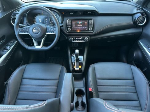 Used 2019 Nissan Kicks SR w/ SR Premium Package FWD image 12