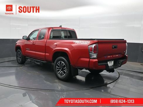 Used 2022 Toyota Tacoma TRD Sport AWD/4WD image 8