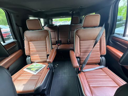 Used 2023 GMC Yukon XL Denali Ultimate AWD/4WD image 27