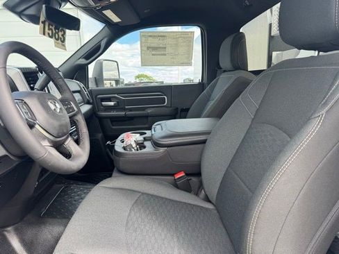 New 2025 RAM 5500 4x4 Regular Cab image 10