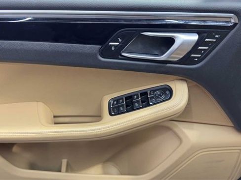 Used 2017 Porsche Macan S image 20