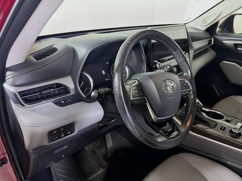 Used 2021 Toyota Highlander Platinum AWD/4WD image 10