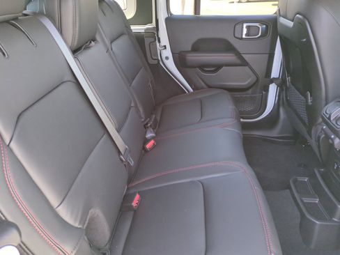 New 2025 Jeep Wrangler Unlimited Rubicon w/ Steel Bumper Group image 18