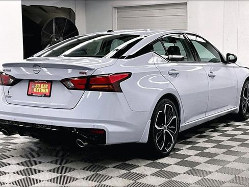 New 2026 Nissan Altima 2.5 SR w/ SR Premium Package FWD image 17