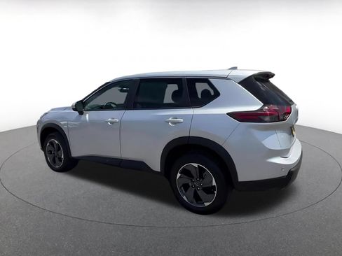 Used 2025 Nissan Rogue SV FWD image 10