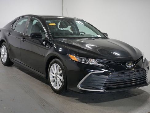 Certified 2023 Toyota Camry LE image 3