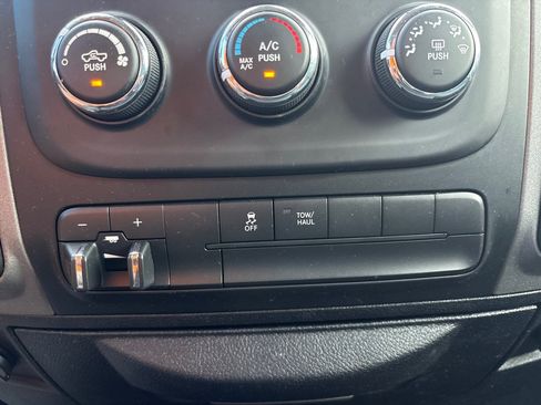 Used 2015 RAM 1500 Express RWD image 22