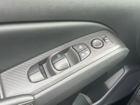 Used 2025 Nissan Altima 2.5 SV FWD image 18