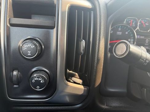 Used 2019 Chevrolet Silverado 1500 LT AWD/4WD image 21