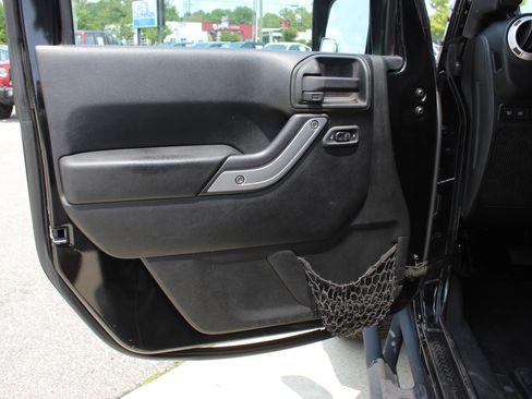 Used 2012 Jeep Wrangler Rubicon w/ PWR Convenience Group AWD/4WD image 11