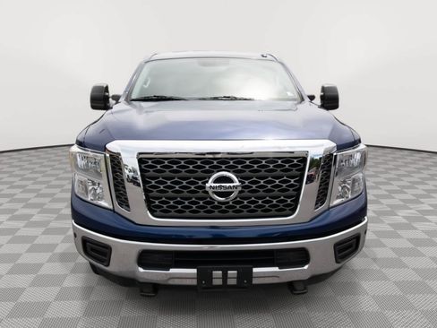 Used 2018 Nissan Titan SV w/ SV Convenience Package AWD/4WD image 2