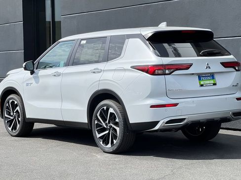 New 2025 Mitsubishi Outlander SE image 7
