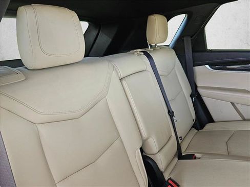 Used 2019 Cadillac XT5 FWD image 16