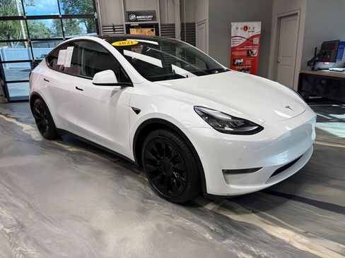 Used 2021 Tesla Model Y Long Range AWD/4WD image 1