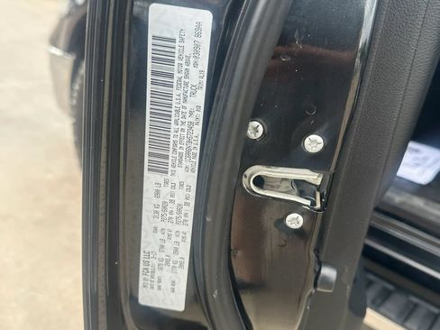 Used 2017 RAM 1500 Laramie RWD image 27